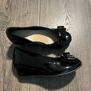 American Eagle Mairin Black Patent Wedge Heel Kids  Girls Dress Shoes NEW